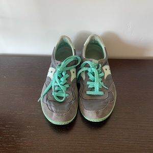 Saucony low profile shoes